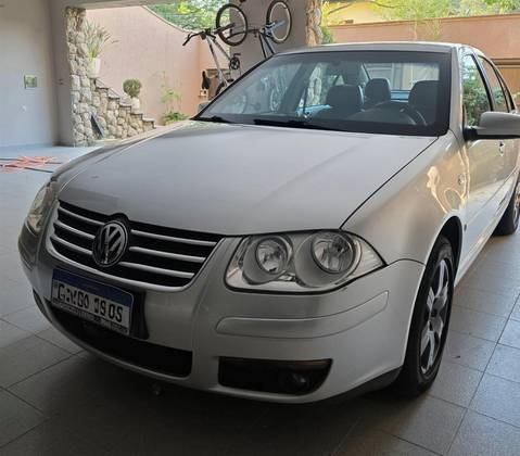 VOLKSWAGEN BORA 2.0 MI 8V GASOLINA 4P TIPTRONIC
